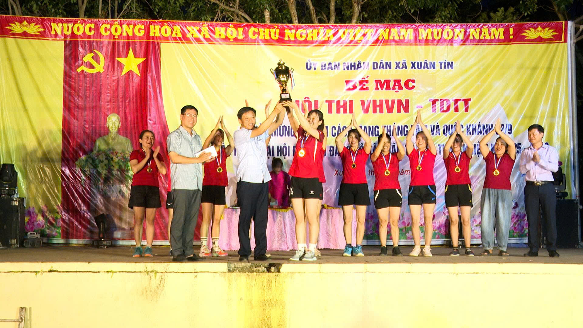Anh-tin-bai